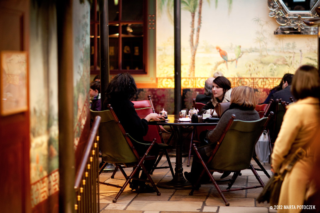 4_laduree_paris_inside