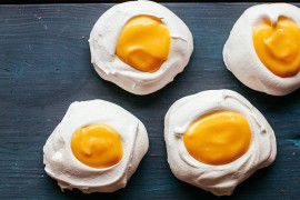 meringue_easter_eggs_with_lemon_curd_feat