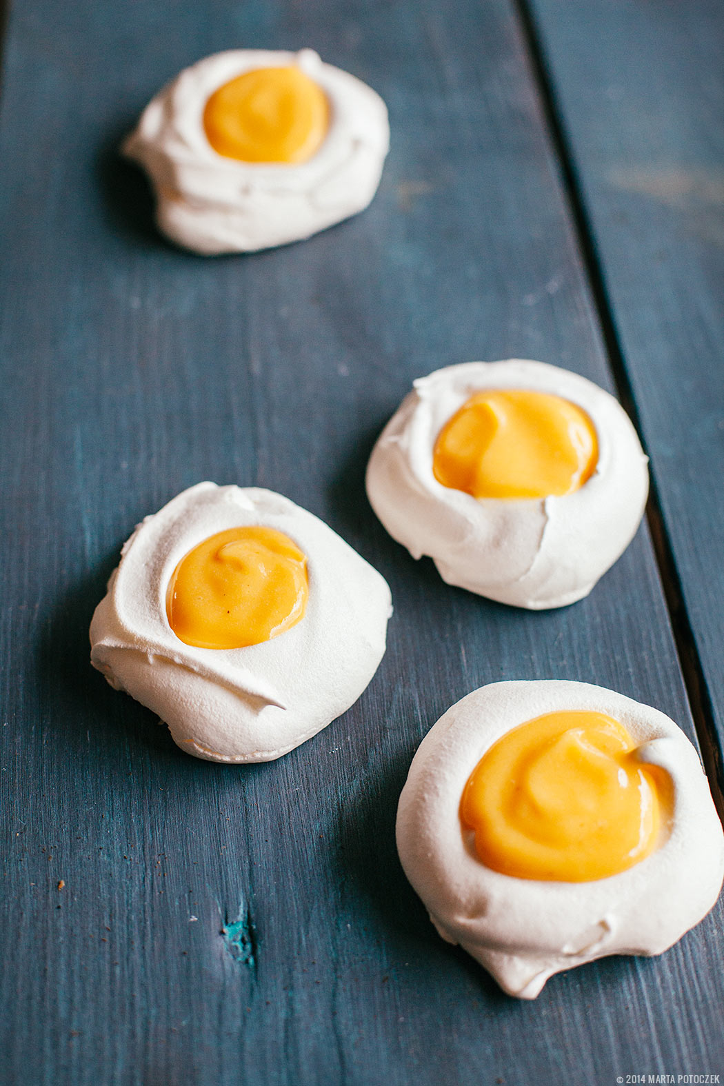 meringue_eggs_lemon_curd