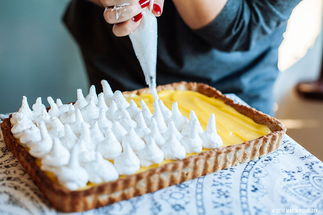 lemon tart with meringue