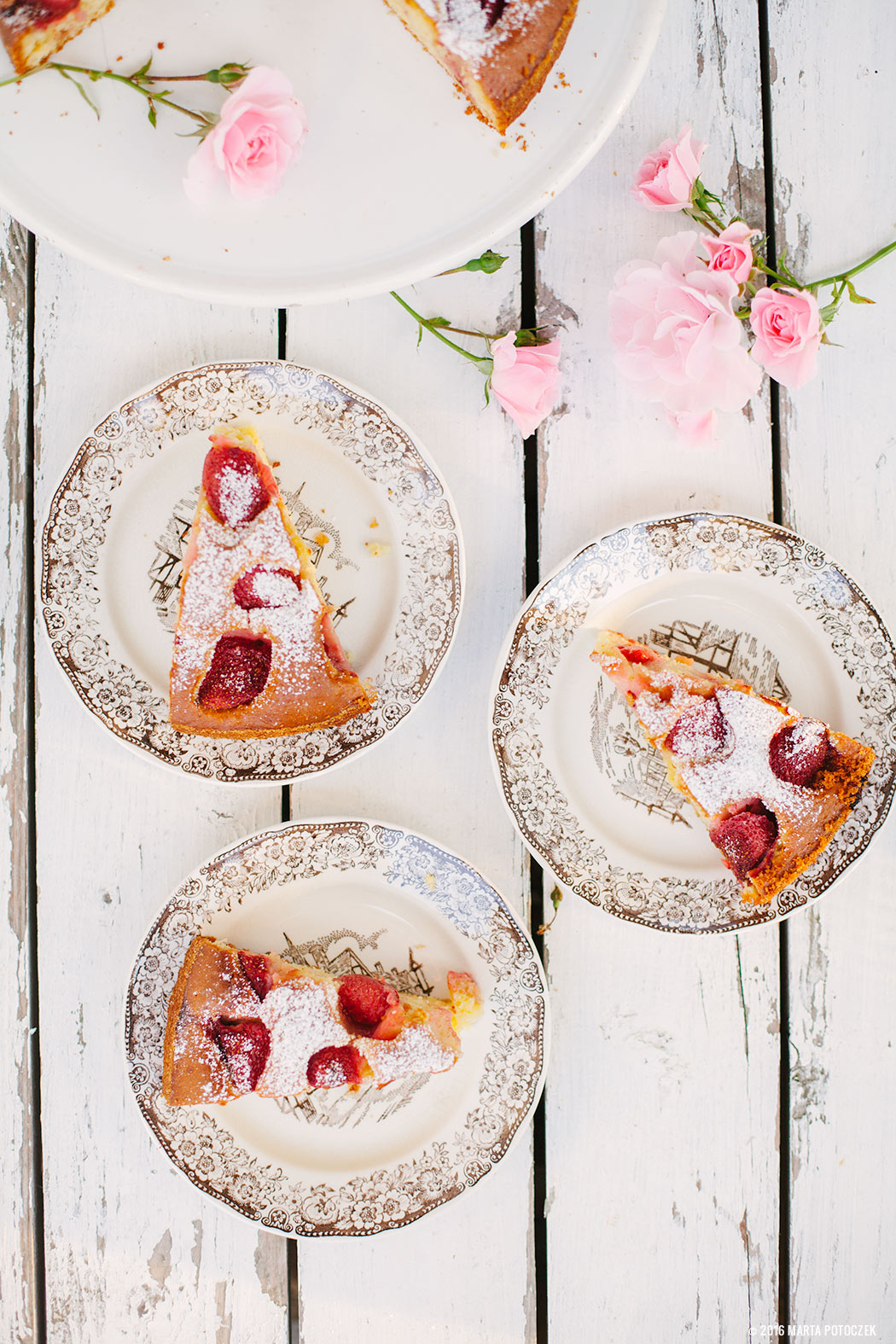 Strawberry yogurt cake